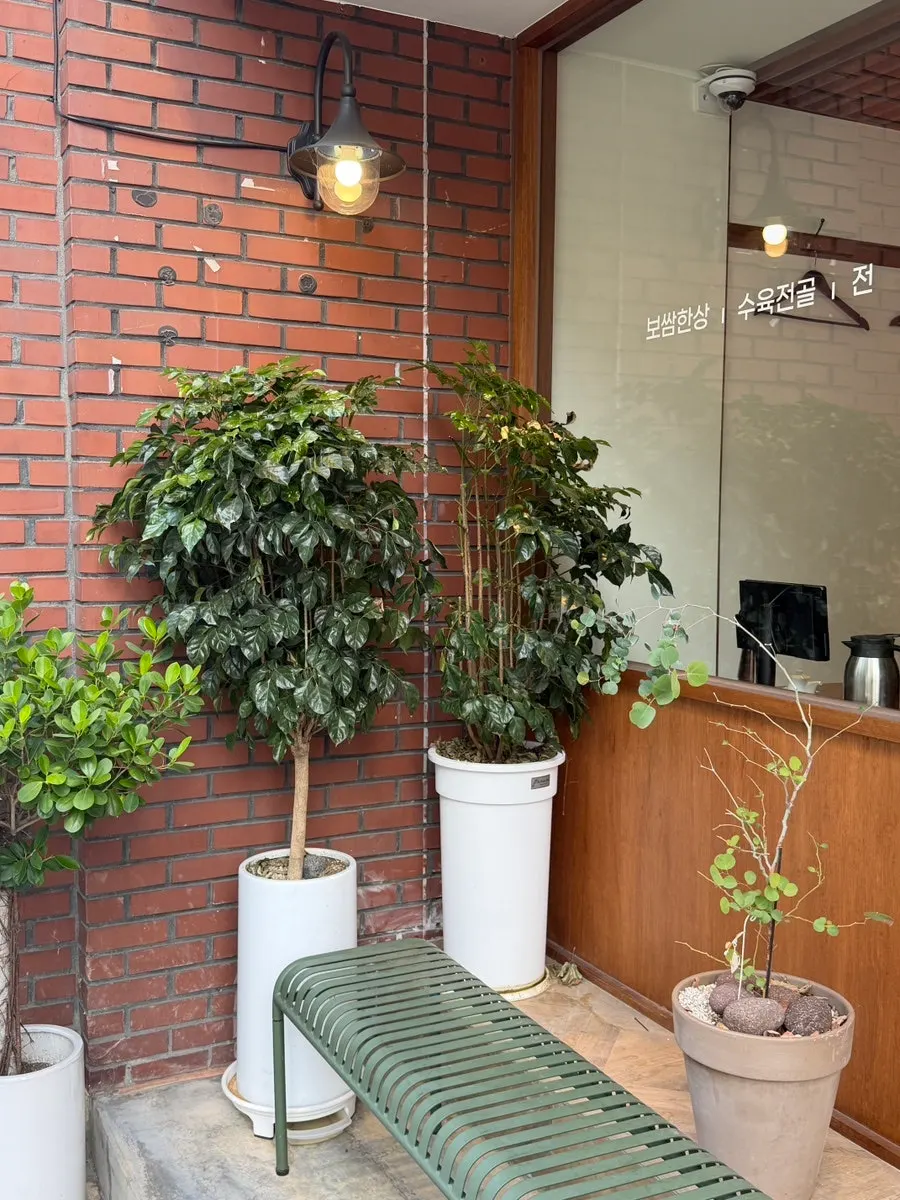 Café-like interior of Uldong Bossam