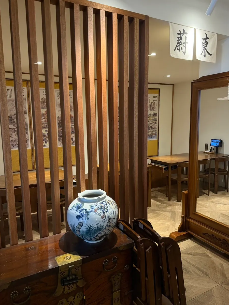 2-person table seating at Uldong Bossam