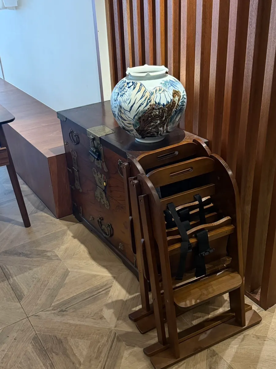 Interior of the group-friendly private room