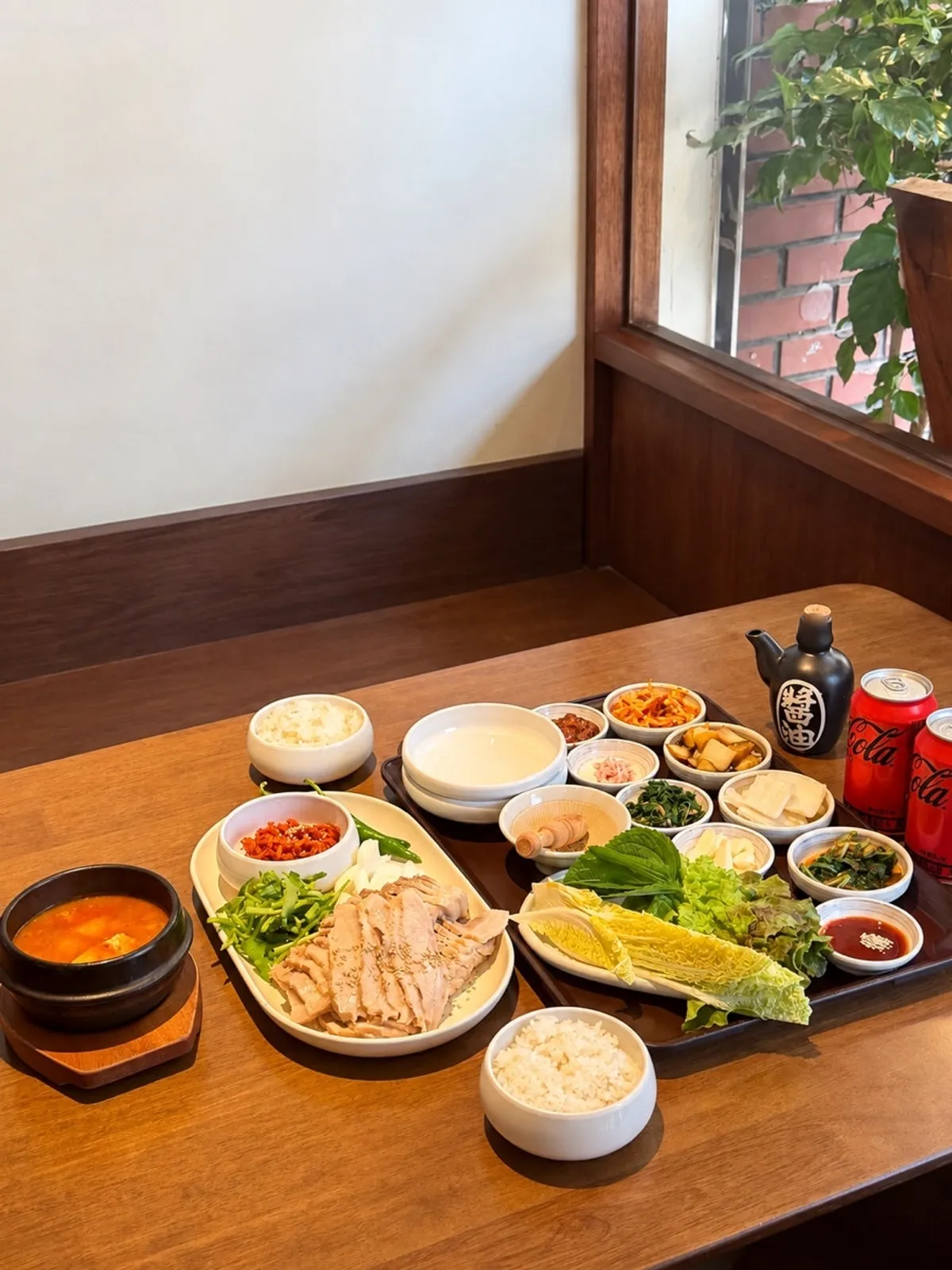 Medium-size Uldong Bossam full table spread