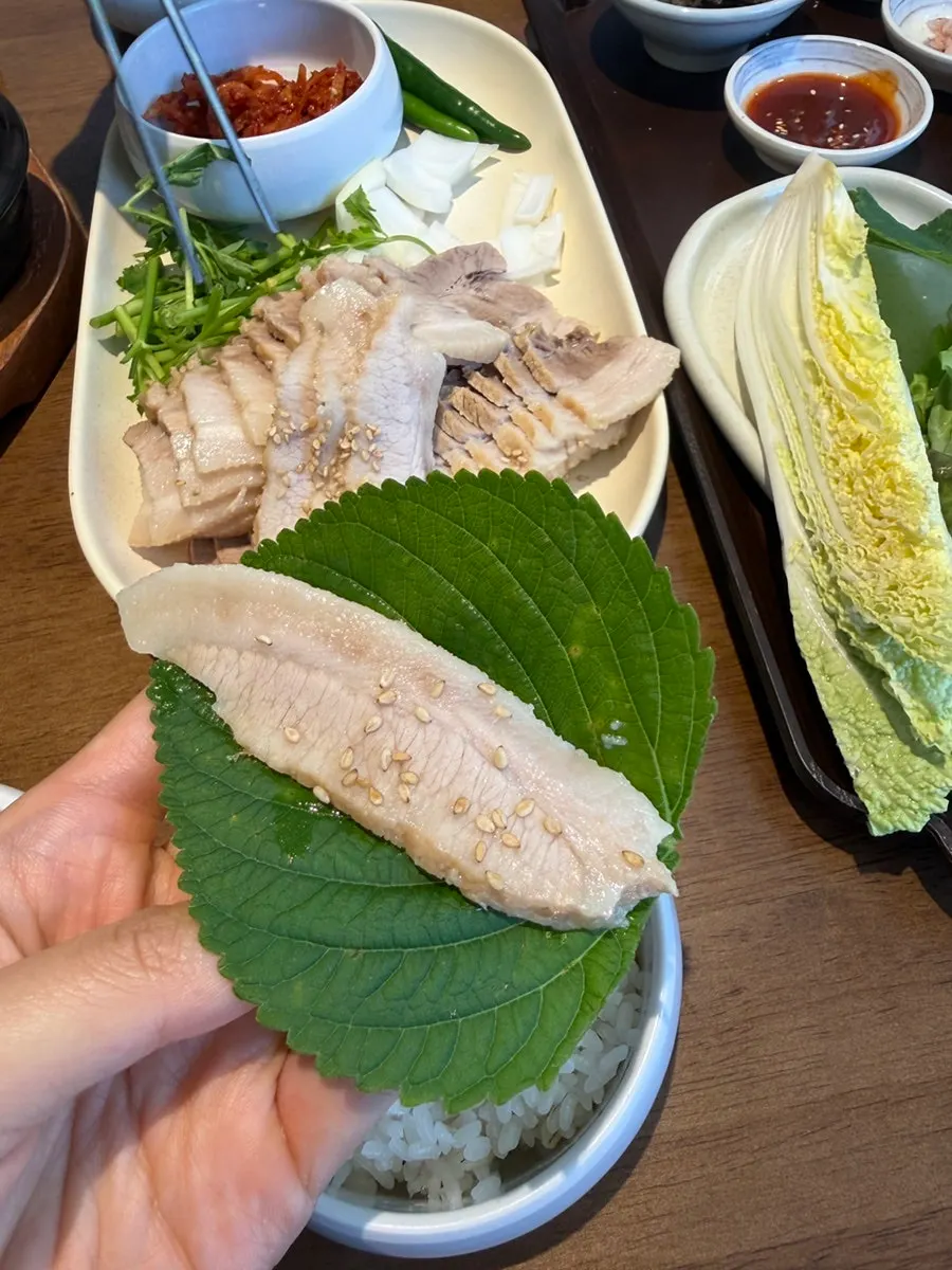 Close-up of Uldong Bossam's side dishes