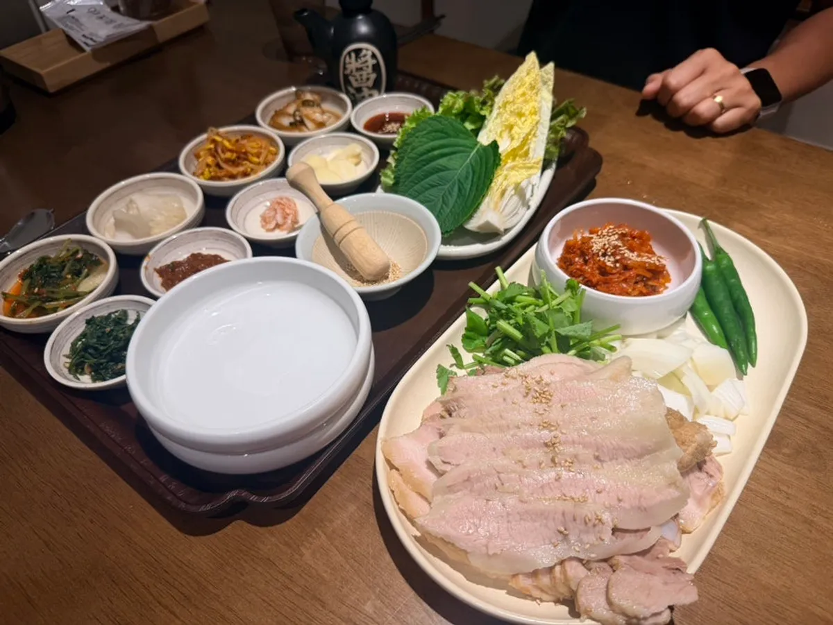 Plate of boiled pork from the medium-size Uldong Bossam set