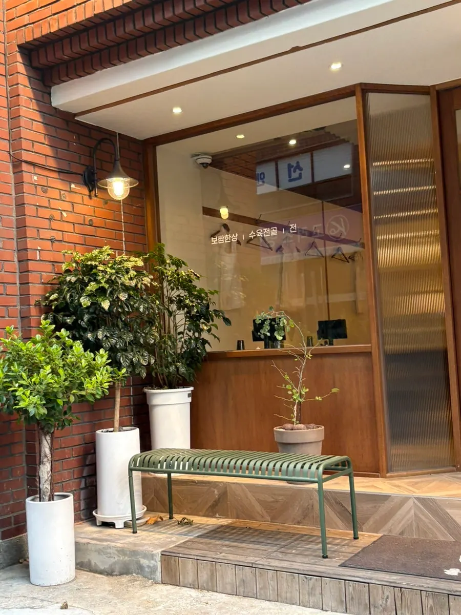 Uldong Bossam entrance with business hours sign