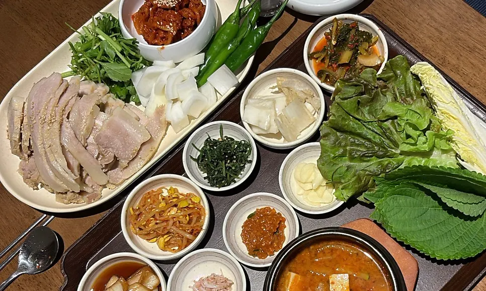 The main dish: Uldong Bossam boiled pork