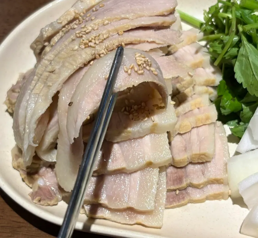 Boiled pork belly and pork jowl, two cuts