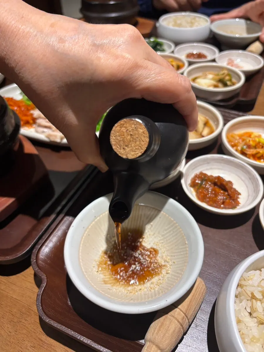 백간장을 부은 깨간장 소스