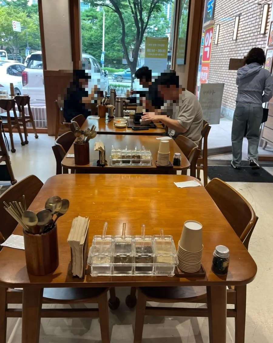 Window-seat atmosphere at Boksan Haejang