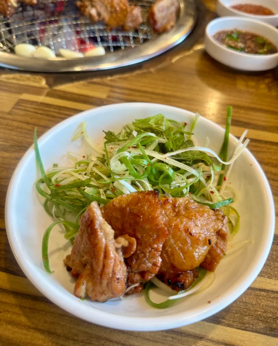 익힌 돼지갈비 앞접시