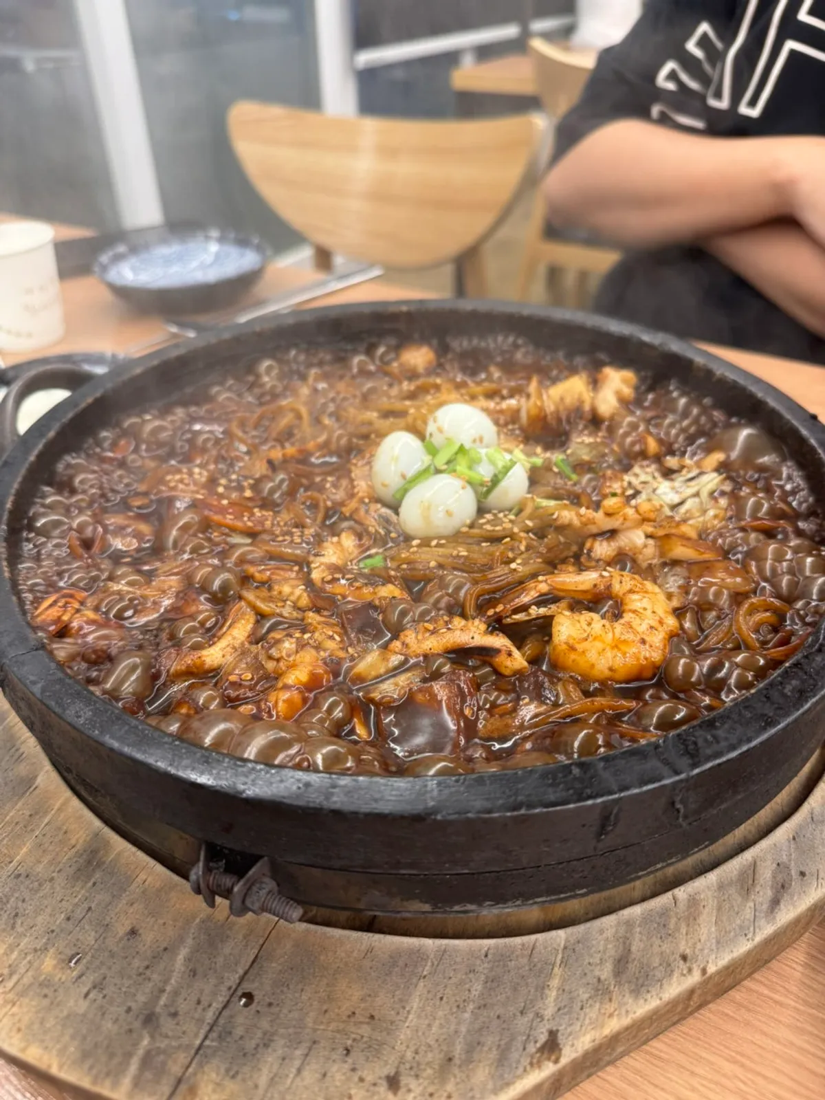 돌판에서 끓는 돌짜장