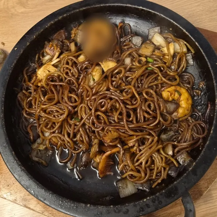 주문 즉시 조리해 나온 돌짜장 면