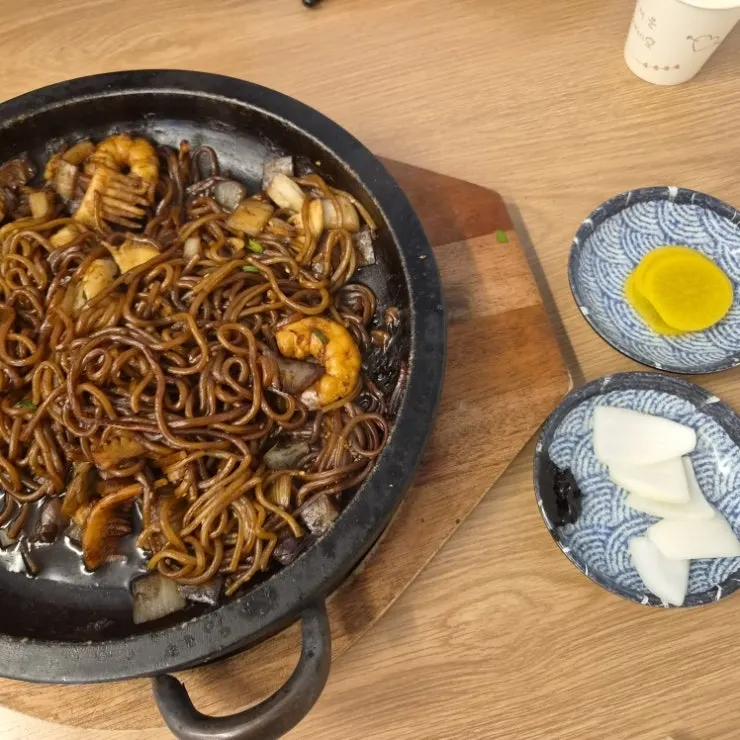 돌판에서 비비는 돌짜장