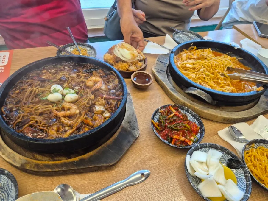 Seafood-packed dol jjajang that resembles platter-style jjajangmyeon