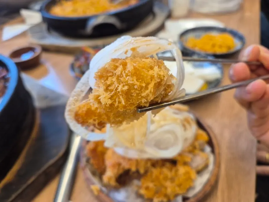 A plate of freshly fried handmade dontang