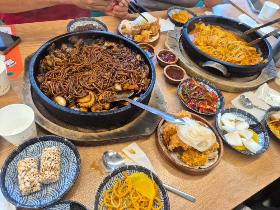A plate of fried food served with crunchy onions