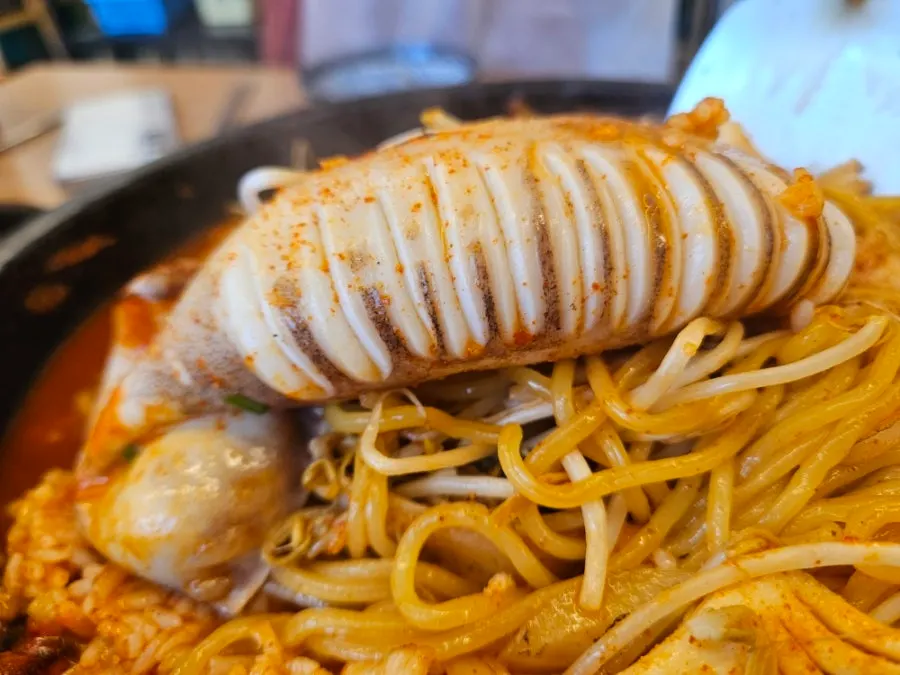 Dol jjamppong dengan tambahan cumi