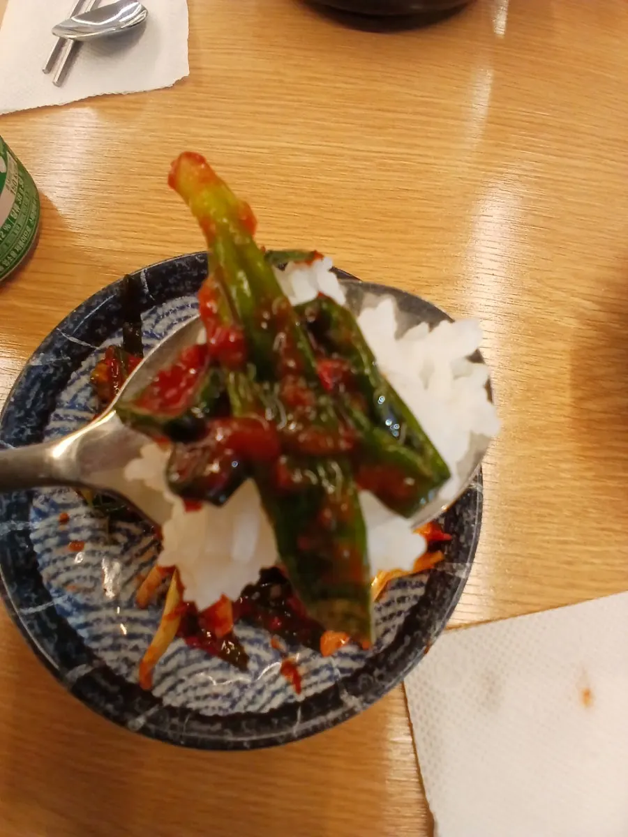 셀프바 반찬 파김치 접시