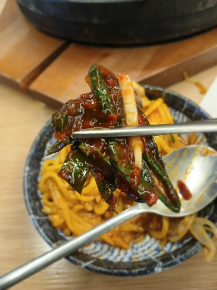 셀프바에서 담아온 공기밥
