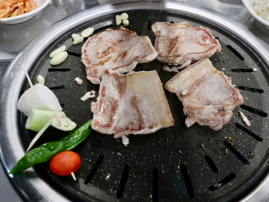 能看到脂肪纹路的黑猪前腿肉