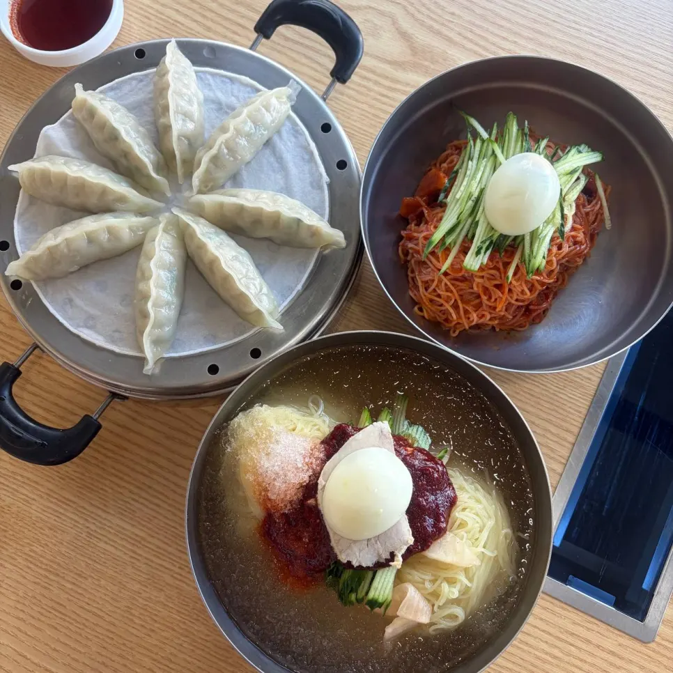 Final photo of the milmyeon spread at Samsam Milmyeon Main Branch