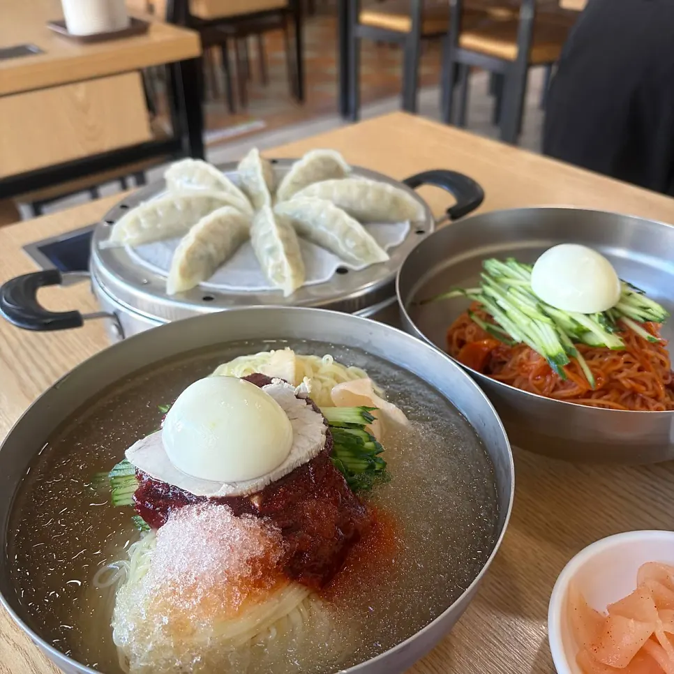 Close-up of the rich broth of the water milmyeon