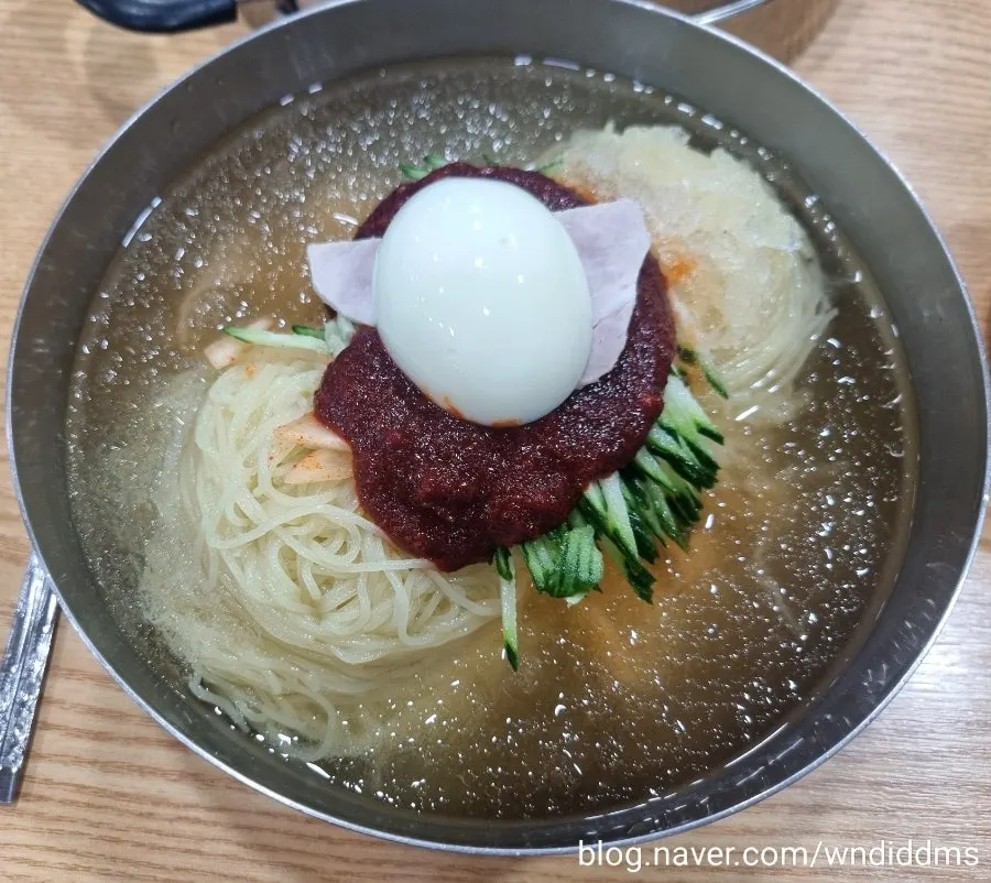 Double-portion water milmyeon with two bundles of noodles