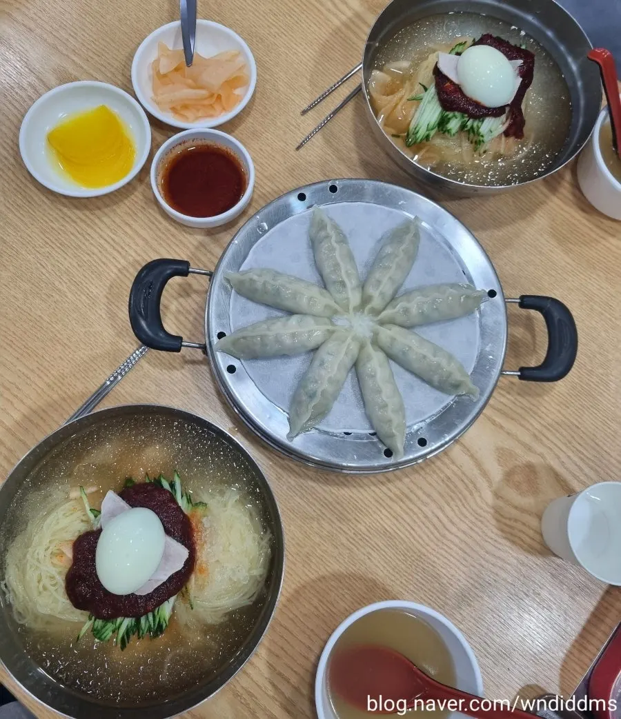 Table setting with water milmyeon and dumplings
