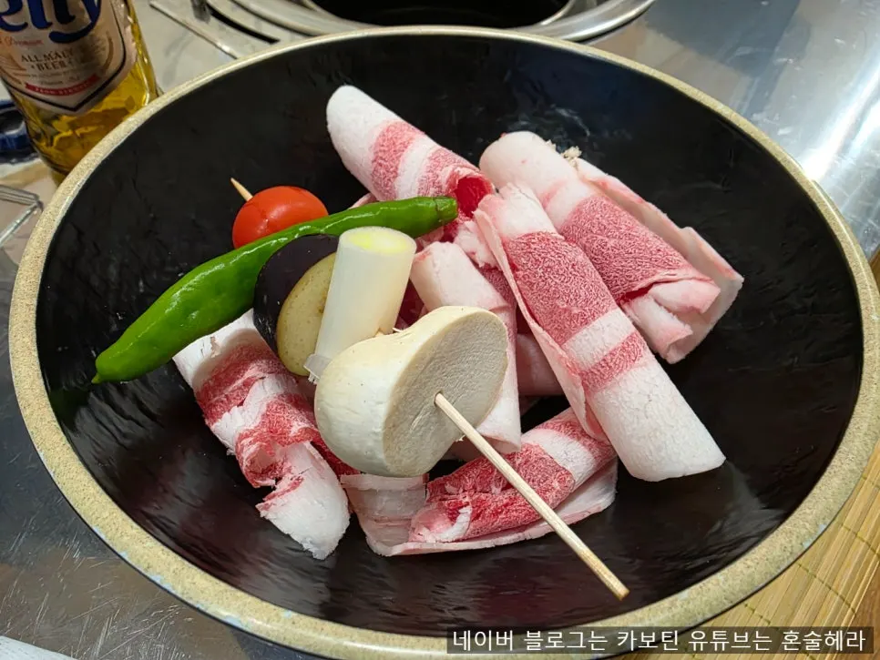 숯불에 올린 얇은 차돌박이