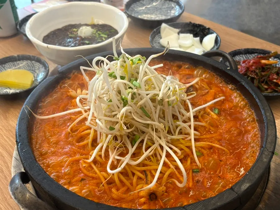 숙주를 올린 돌짬뽕