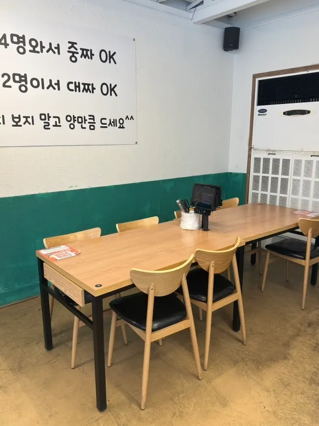 Spacious seating area with wide table gaps