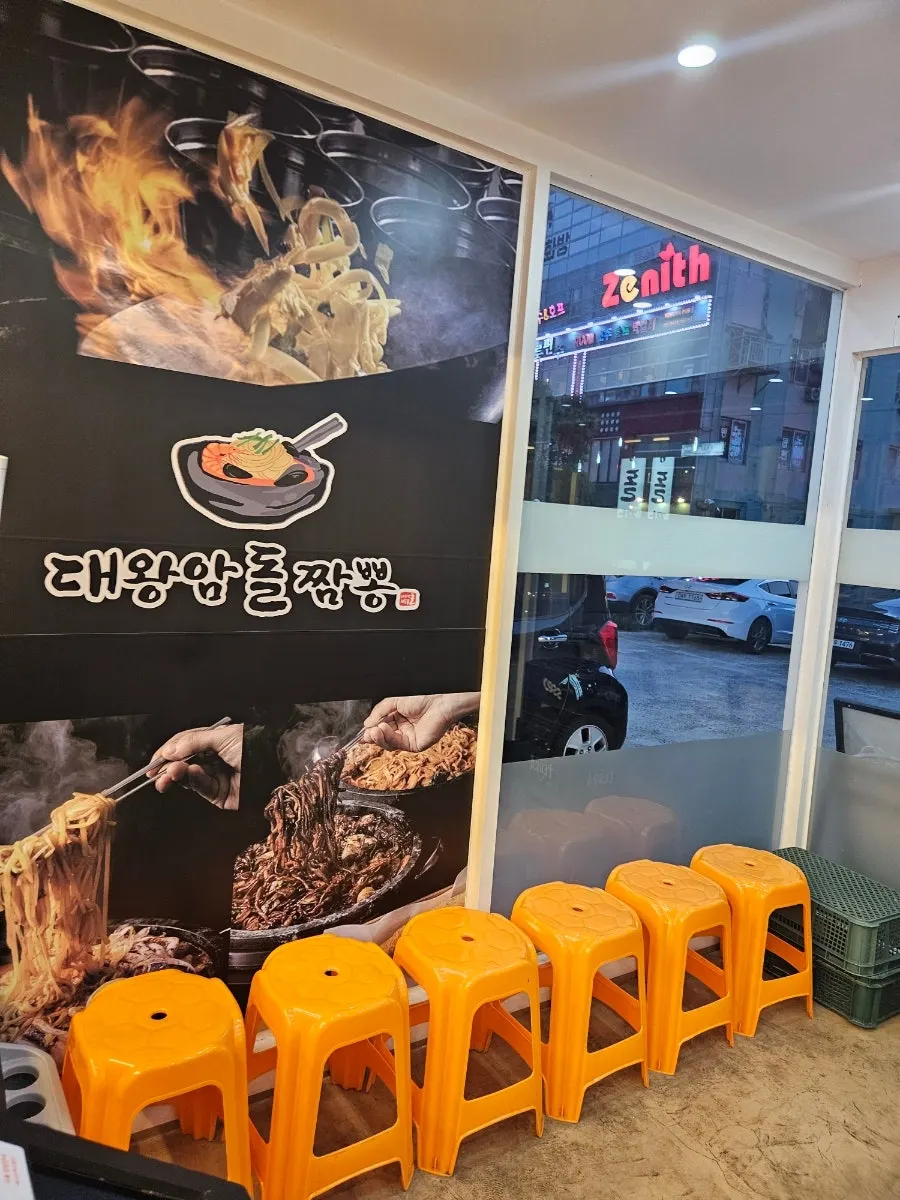 매장 안쪽에 마련된 대기석