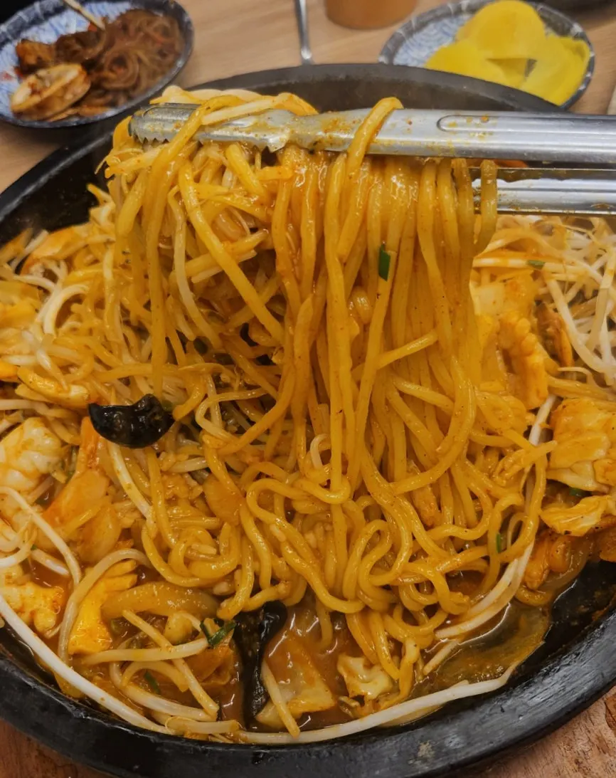 돌판짬뽕 세로 근접 컷
