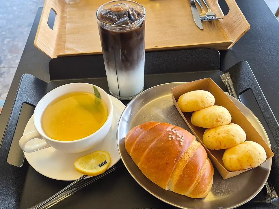 Plate of salt bread and cheese bread at MUG