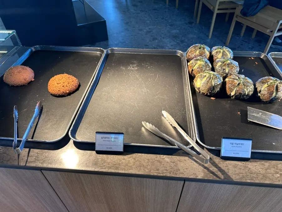 Bread remaining at MUG in the afternoon