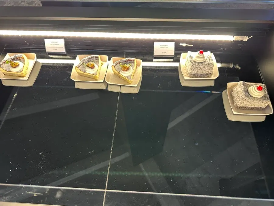 MUG's bakery display