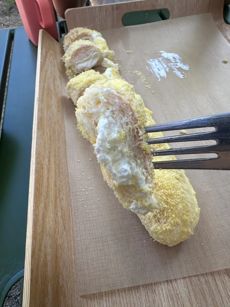 Injeolmi roll dusted with rice cake powder