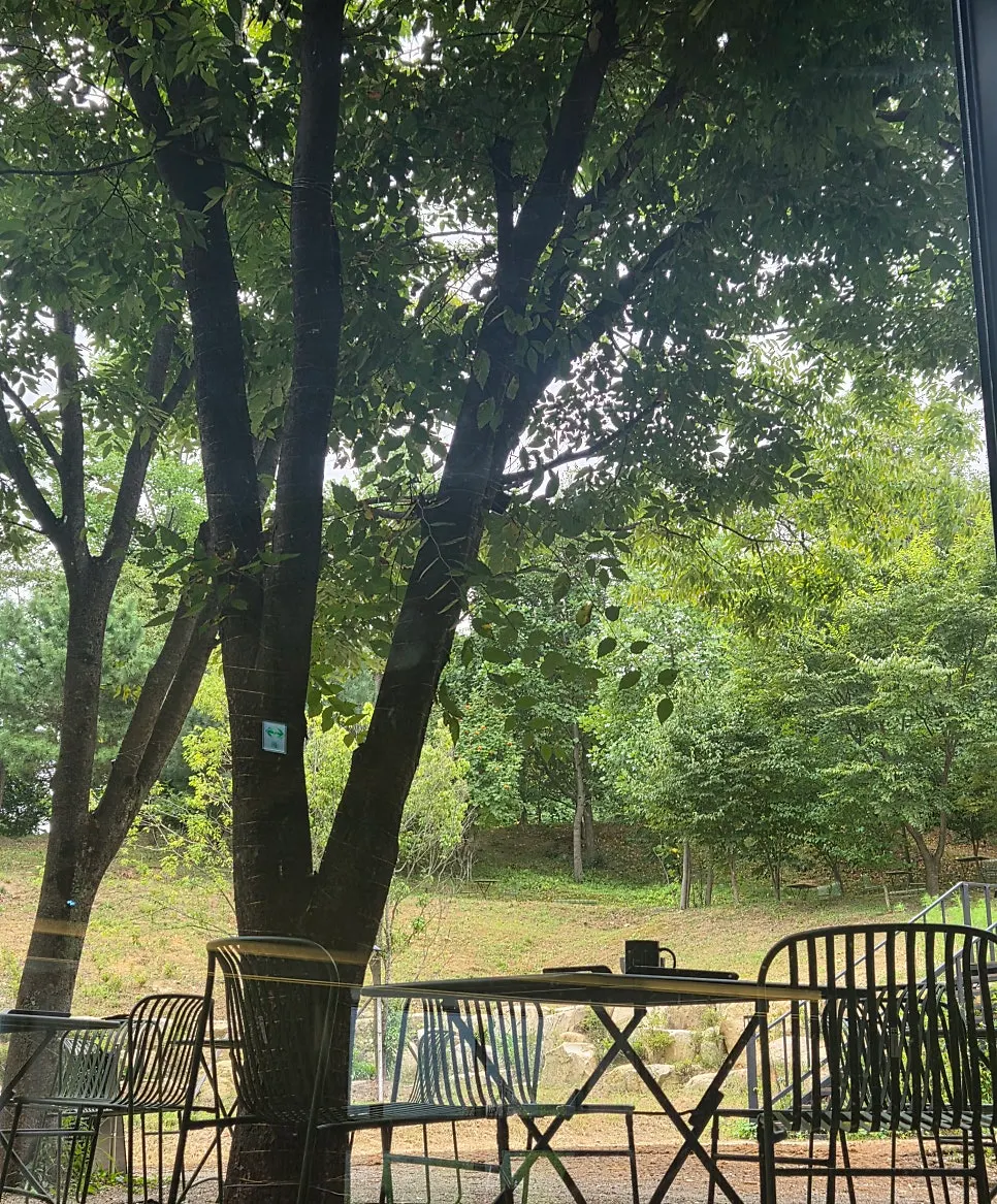 Outdoor space of MUG, a bakery café in Eonyang