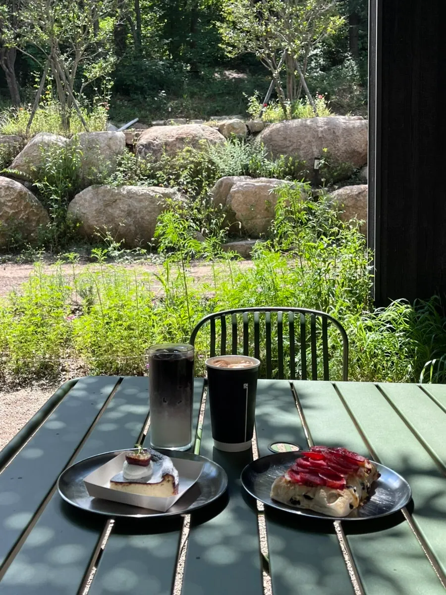 A full brunch spread at MUG