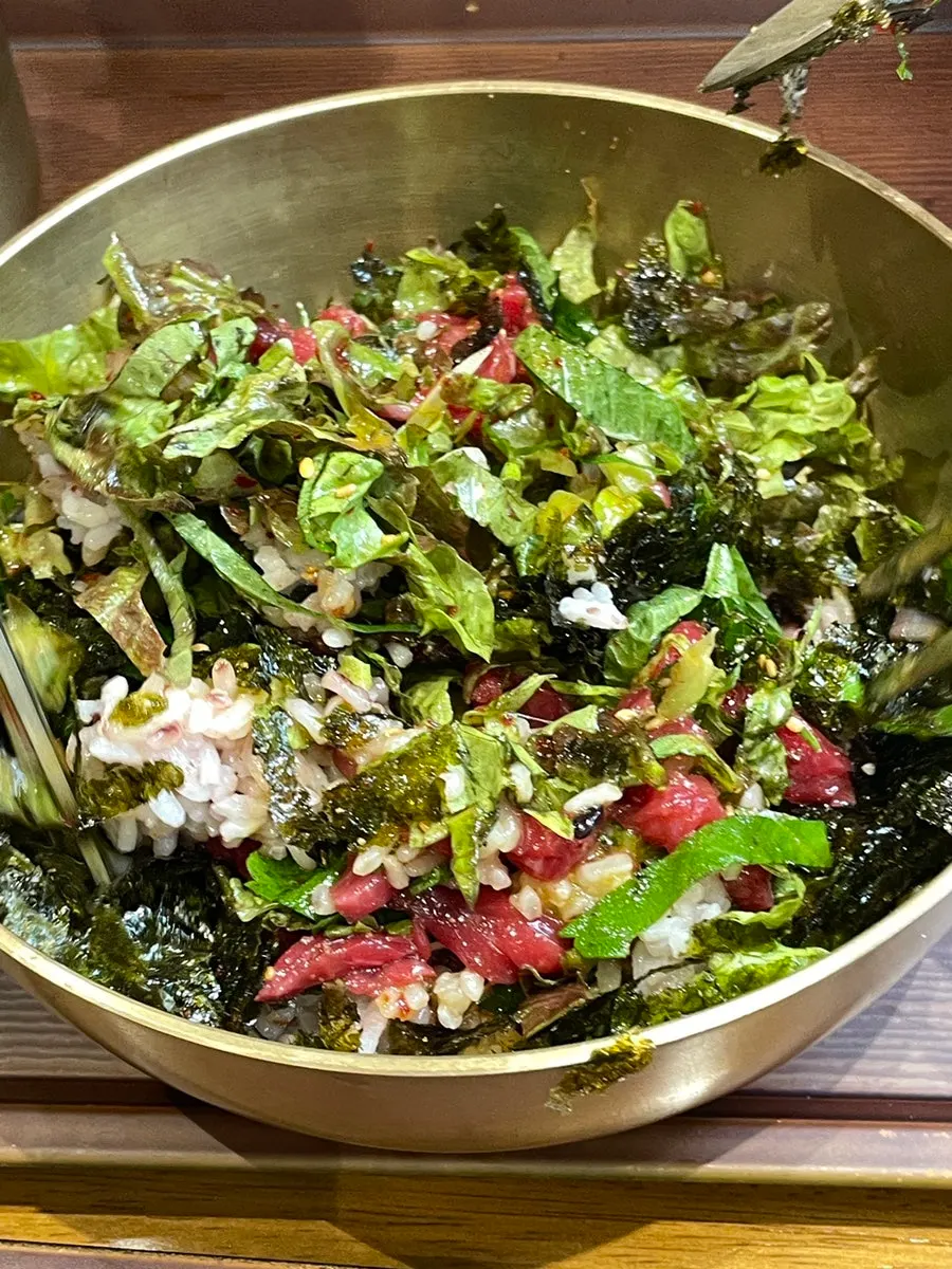 Yukhoe bibimbap accompaniments