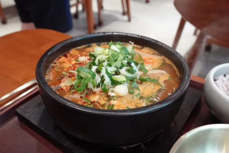 뜨끈하게 끓여 나온 복산해장국 대자