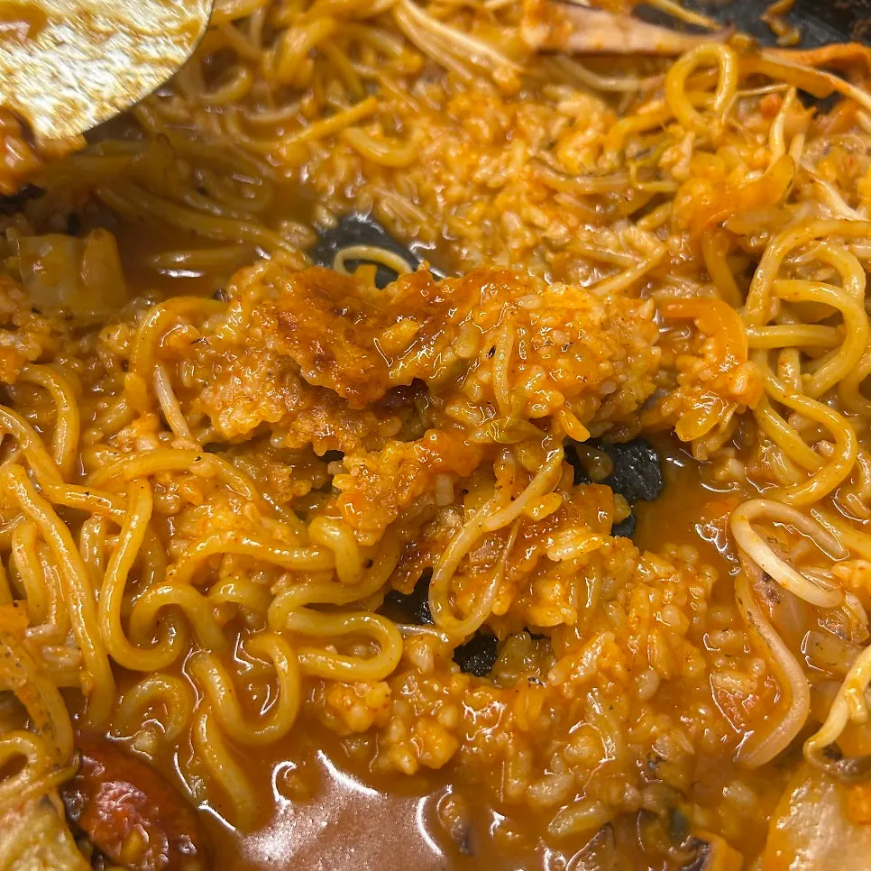 Scorched rice at the bottom of the stone plate