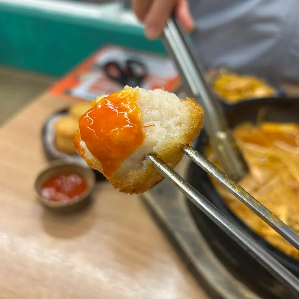 Crispy menbosha eaten with dipping sauce