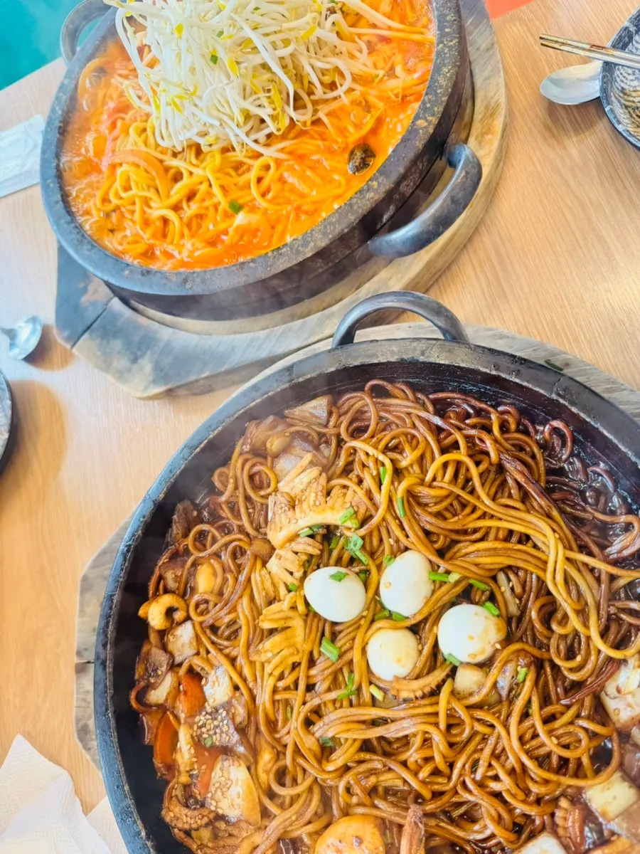 Scorched rice stone-plate dish at Ulsan Daewangam Dol Jjamppong