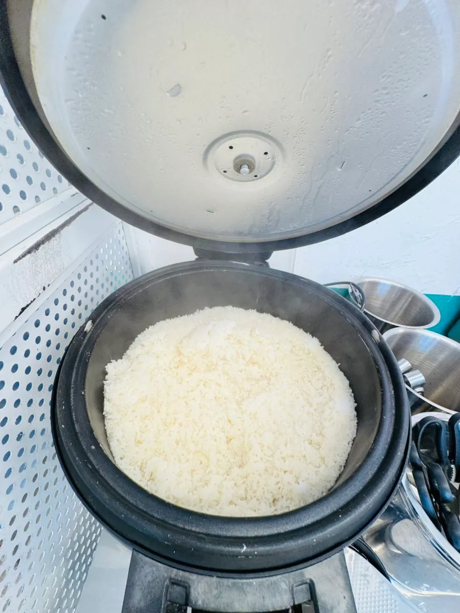 Broth and noodles of the stone jjamppong