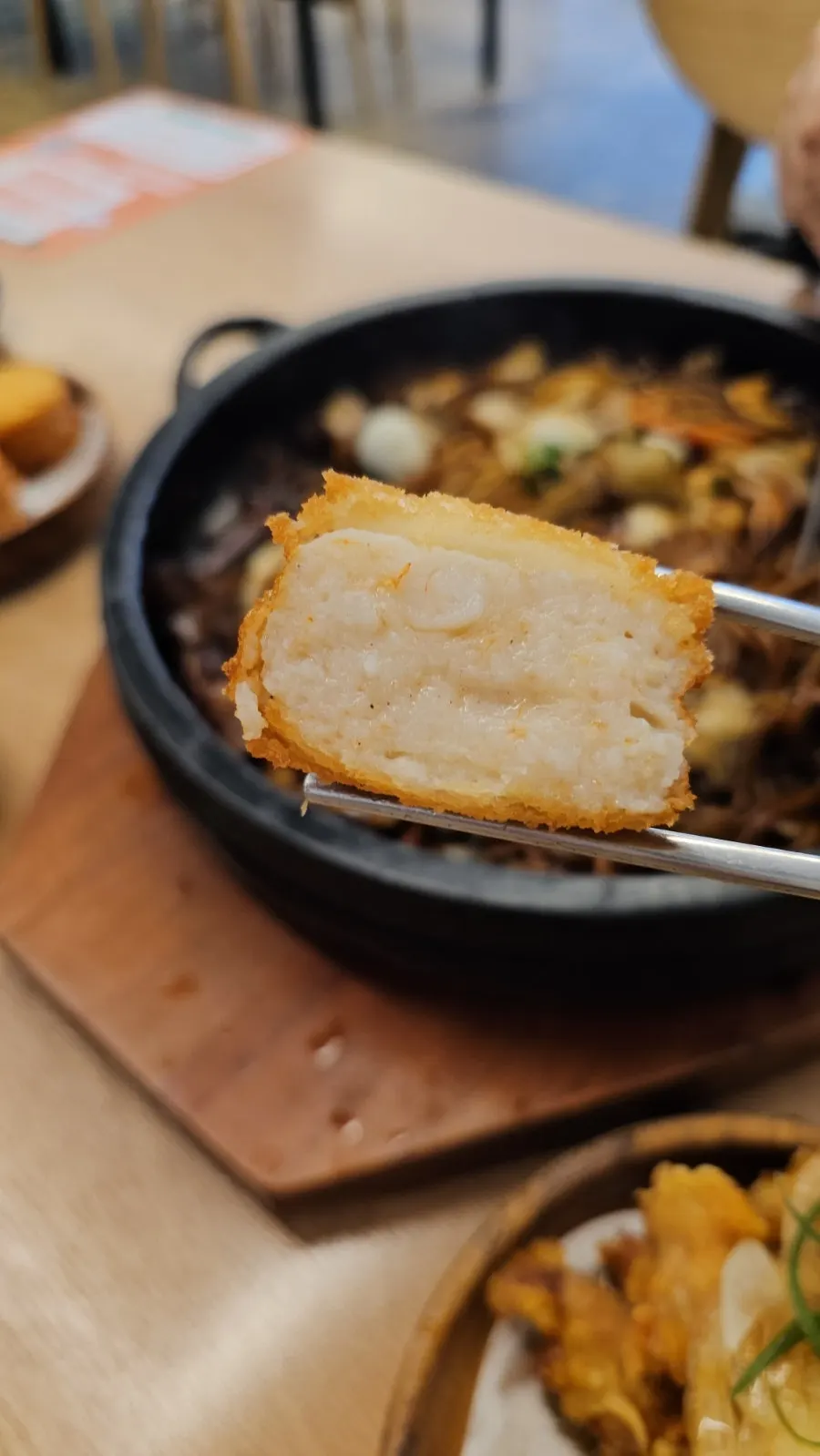 겉바속촉 치킨탕수육 단면