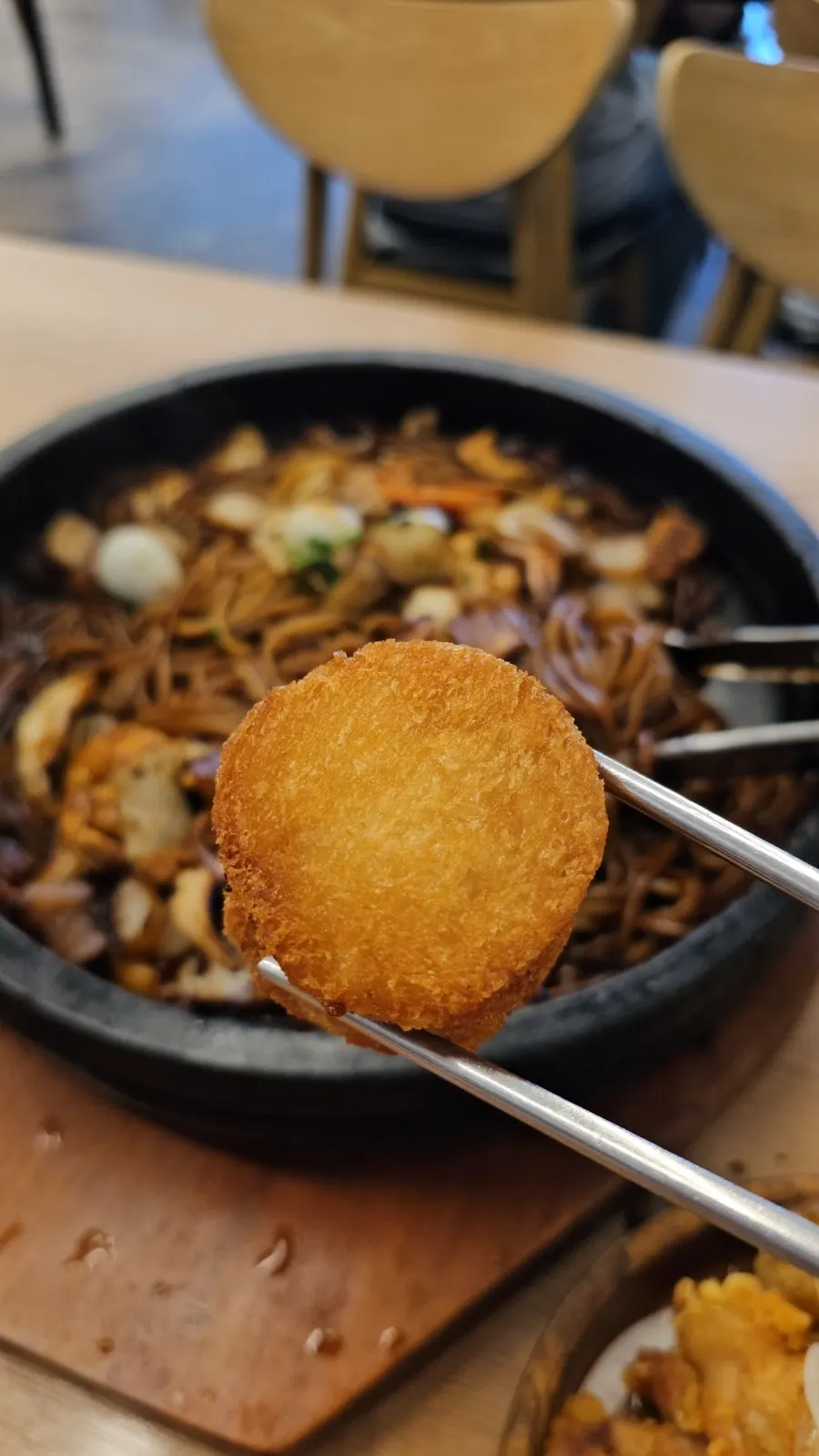 계산대 옆 후식 코너의 오꼬시 보리강정