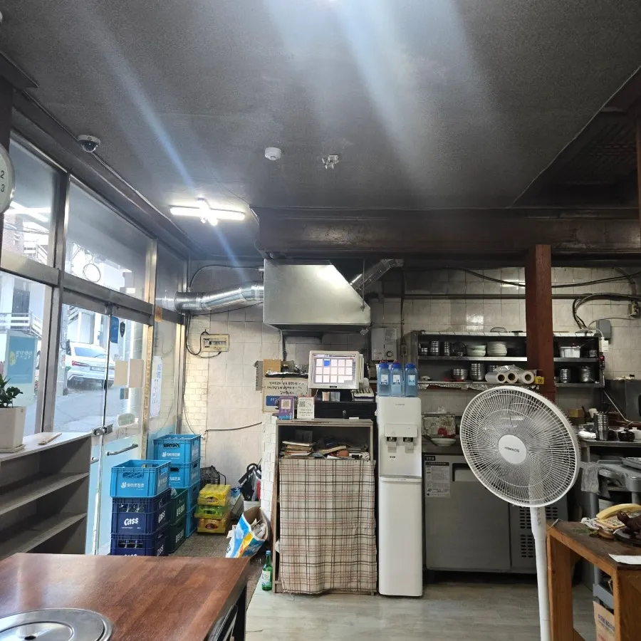 식사 준비된 테이블 세팅