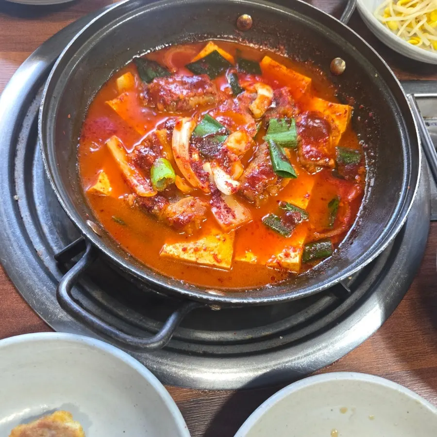 우삼겹을 쓴 쇠고기 두부조림
