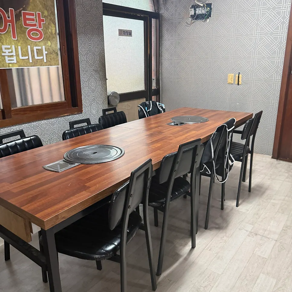 무거동 한식 밥집 식사 자리