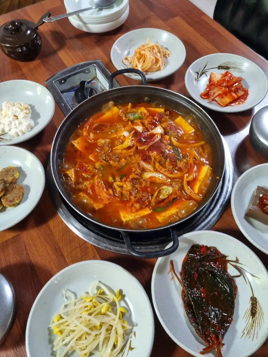 Old-school Korean restaurant in Mugeo-dong