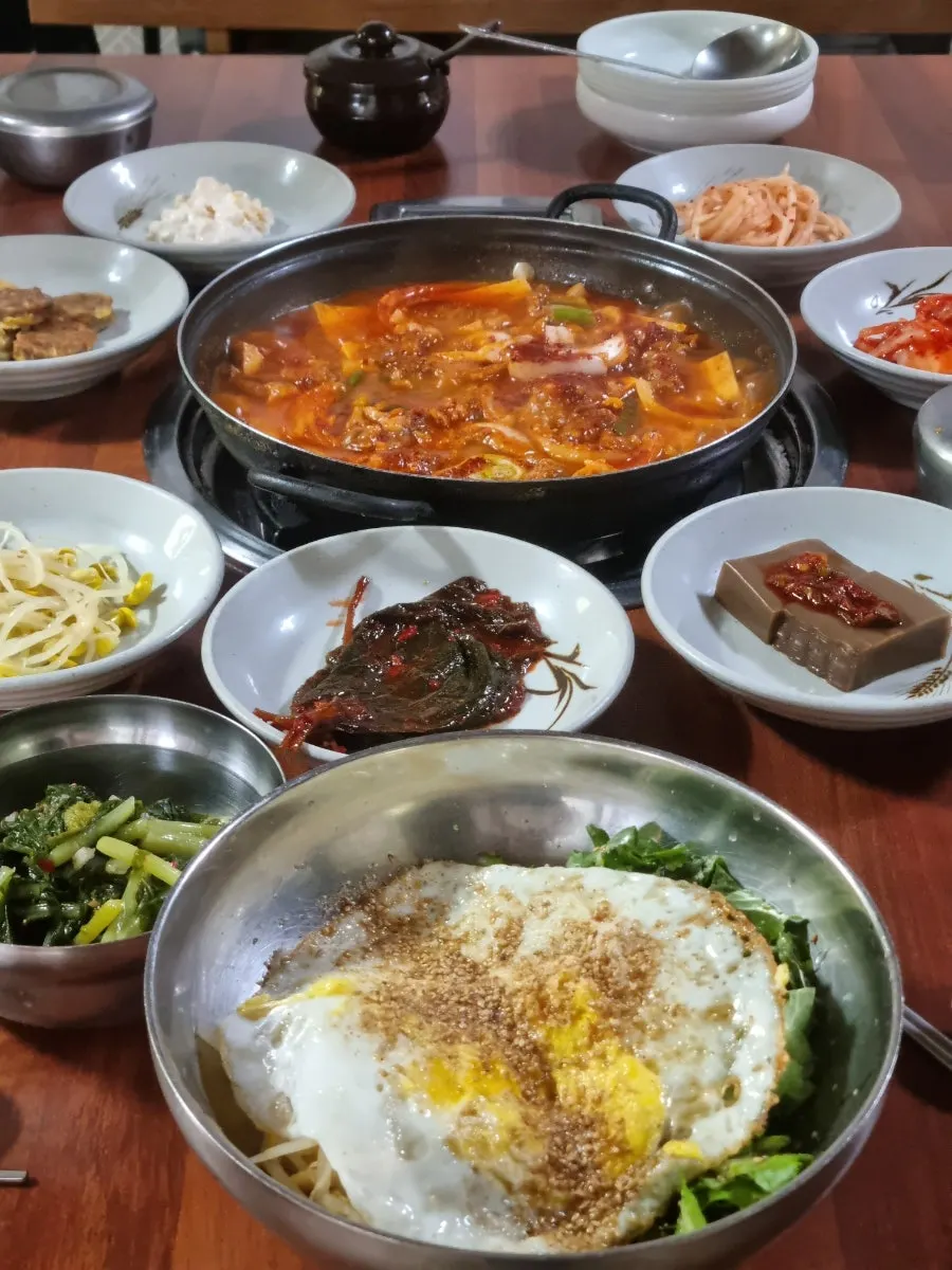 Warm Korean diner in Mugeo-dong